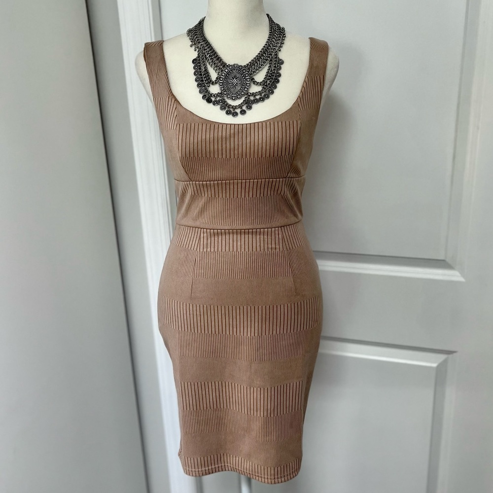 NWT❗️Selfie Leslie Mocha Suede Dress